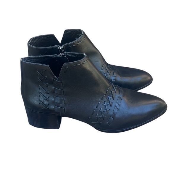 Donald J. Pliner Black Leather Bowery Ankle Boots Size 8‎ - Picture 1 of 8